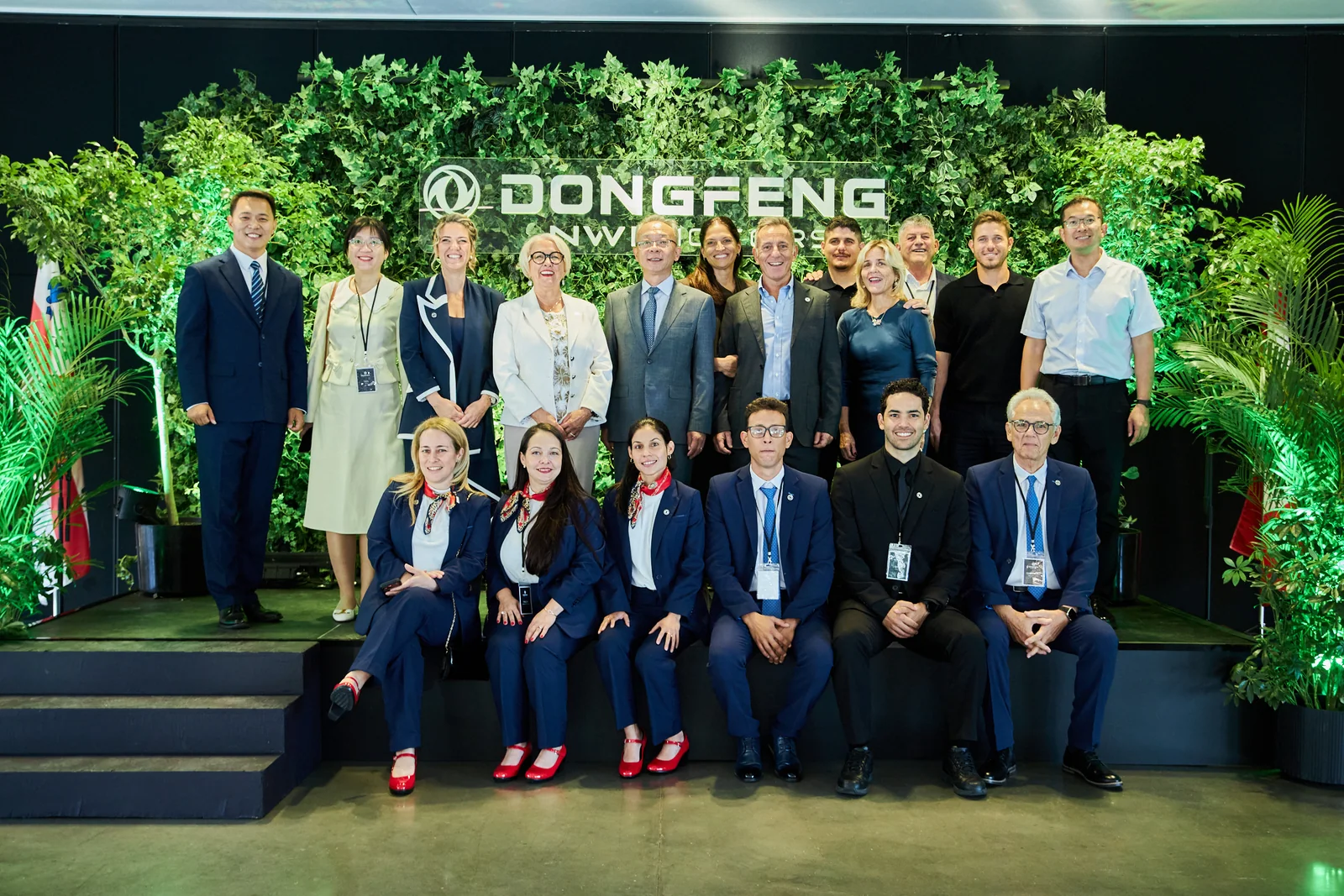 Équipe Dongfeng Canada et invités lors de la première canadienne 2026 à Montréal
